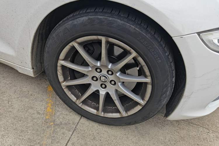 Used Jaguar XJ 2013 XJL 3.0 SC Panoramic Business Edition Right Front Wheel Hub