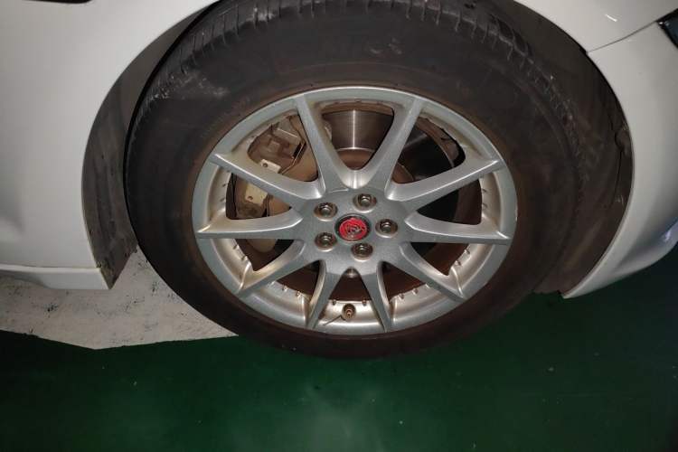 Used Jaguar XJ 2013 XJL 3.0 SC Panoramic Business Edition Right Front Wheel Hub