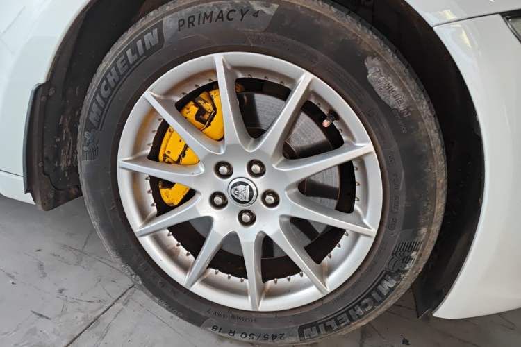 Used Jaguar XJ 2013 XJL 3.0 SC Panoramic Business Edition Right Front Wheel Hub
