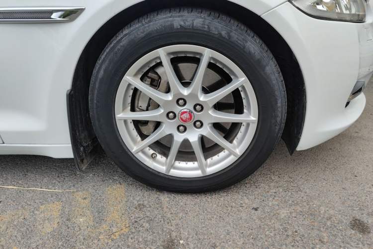 Used Jaguar XJ 2013 XJL 2.0T Elegance Business Edition Right Front Wheel Hub