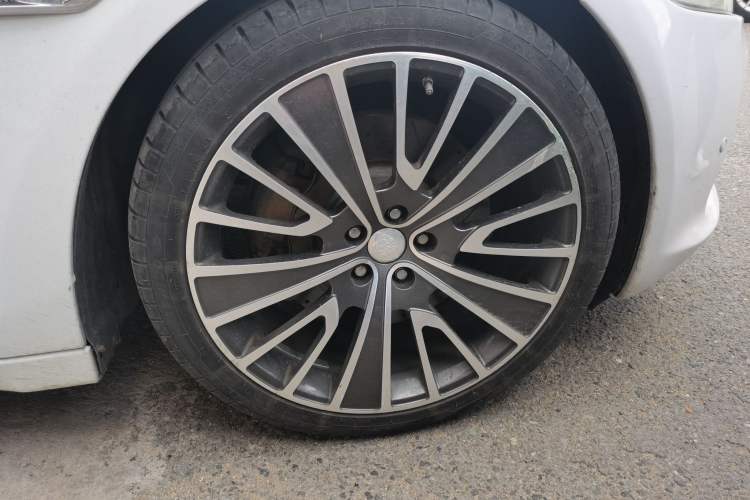 Used Jaguar XJ 2013 XJL 2.0T Elegance Business Edition Right Front Wheel Hub