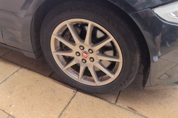 Used Jaguar XJ 2013 XJL 2.0T Elegance Business Edition Right Front Wheel Hub