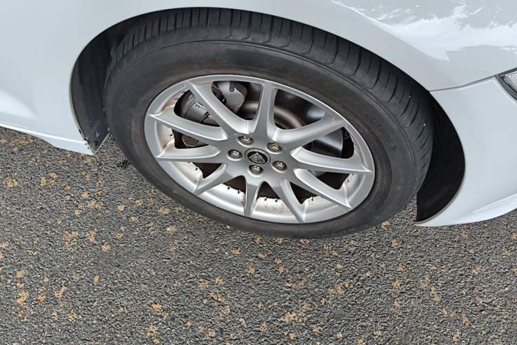 Used Jaguar XJ 2013 XJL 3.0 SC Panoramic Business Edition Right Front Wheel Hub