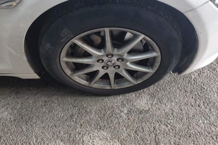 Used Jaguar XJ 2013 XJL 2.0T Elegance Business Edition Right Front Wheel Hub