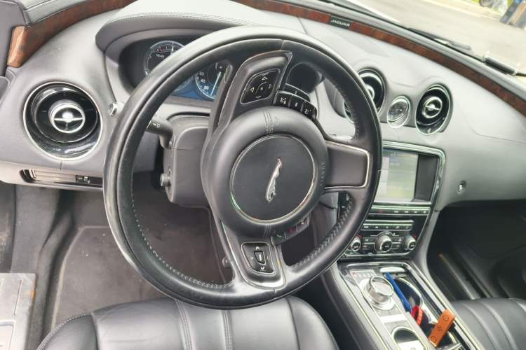Used Jaguar XJ 2013 XJL 3.0 SC Flagship Business Edition Steering Wheel