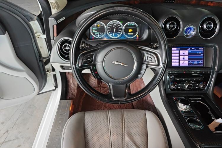 Used Jaguar XJ 2013 XJL 3.0 SC Panoramic Business Edition Steering Wheel