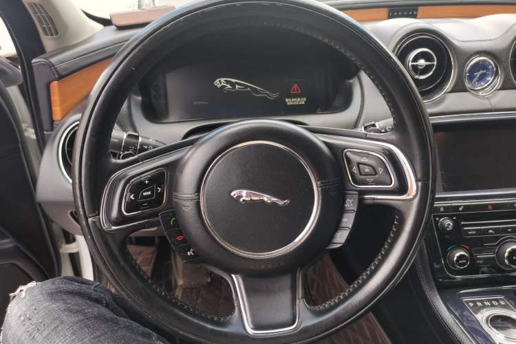 Used Jaguar XJ 2013 XJL 2.0T Elegance Business Edition Steering Wheel