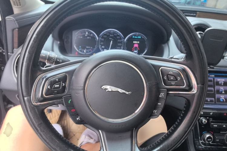 Used Jaguar XJ 2013 XJL 2.0T Elegance Business Edition Steering Wheel