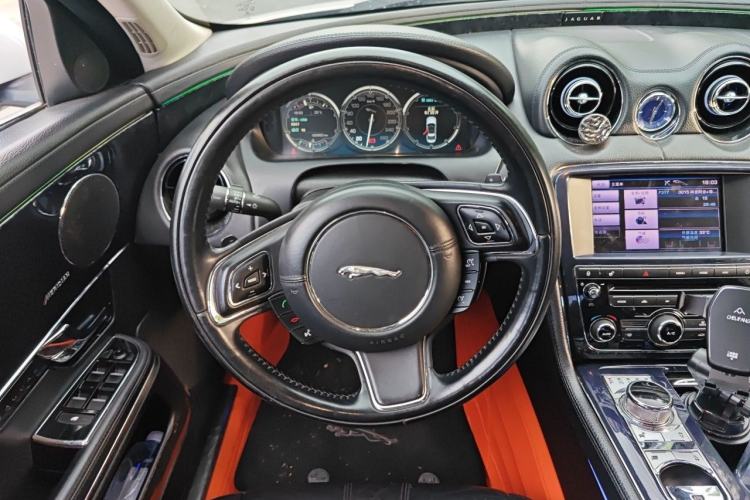 Used Jaguar XJ 2013 XJL 2.0T Elegance Business Edition Steering Wheel