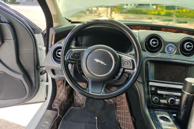 Used Jaguar XJ 2013 XJL 3.0 SC Panoramic Business Edition Steering Wheel
