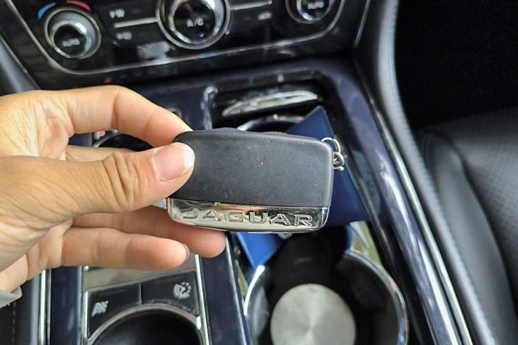 Used Jaguar XJ 2013 XJL 3.0 SC Panoramic Business Edition Vehicle Key