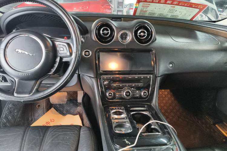 Used Jaguar XJ 2014 XJL 2.0T Two-Wheel-Drive Elegant Business Edition Audio And AC Panel