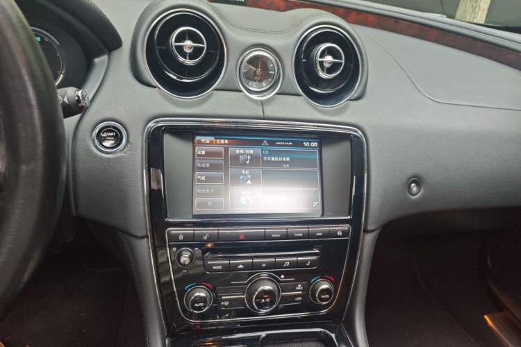 Used Jaguar XJ 2014 XJL 3.0 SC Two-Wheel-Drive Panoramic Business Edition Audio And AC Panel