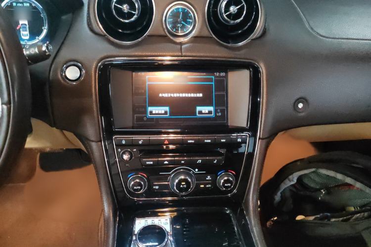 Used Jaguar XJ 2014 XJL 2.0T Two-Wheel-Drive Elegant Business Edition Audio And AC Panel