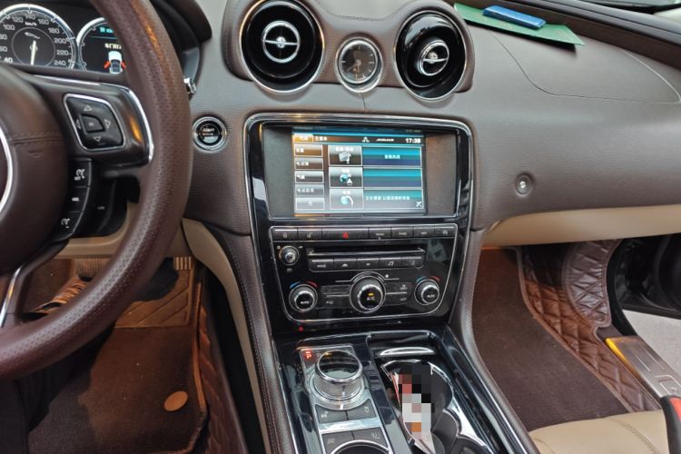 Used Jaguar XJ 2014 XJL 2.0T Two-Wheel-Drive Elegant Business Edition Audio And AC Panel