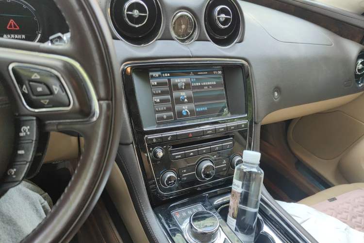 Used Jaguar XJ 2014 XJL 2.0T Two-Wheel Drive Panoramic Business Edition Audio And AC Panel