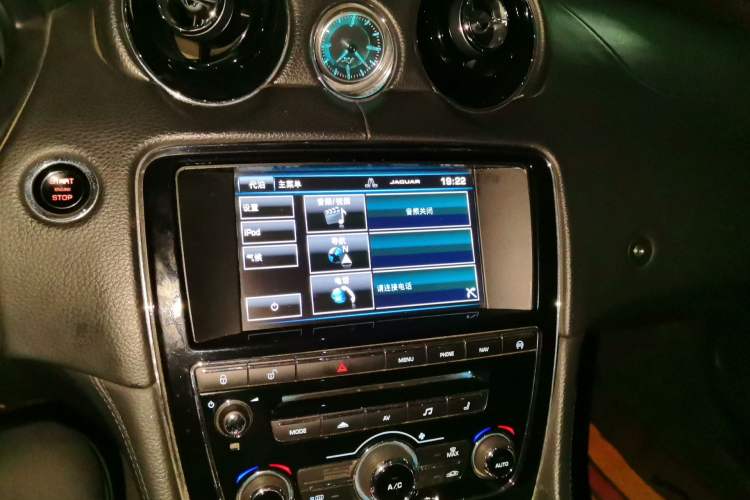 Used Jaguar XJ 2014 XJL 2.0T Two-Wheel-Drive Elegant Business Edition Audio And AC Panel
