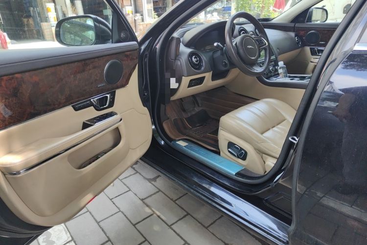 Used Jaguar XJ 2014 XJL 2.0T Two-Wheel Drive Panoramic Business Edition Driver Seat