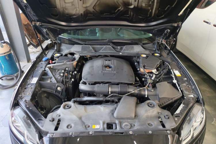 Used Jaguar XJ 2014 XJL 2.0T Two-Wheel-Drive Elegant Business Edition Engine Bay