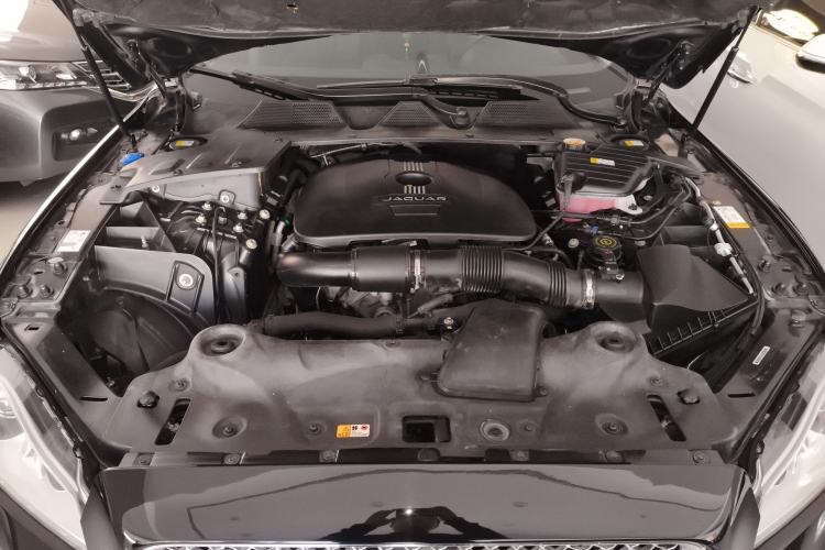 Used Jaguar XJ 2014 XJL 2.0T Two-Wheel-Drive Elegant Business Edition Engine Bay