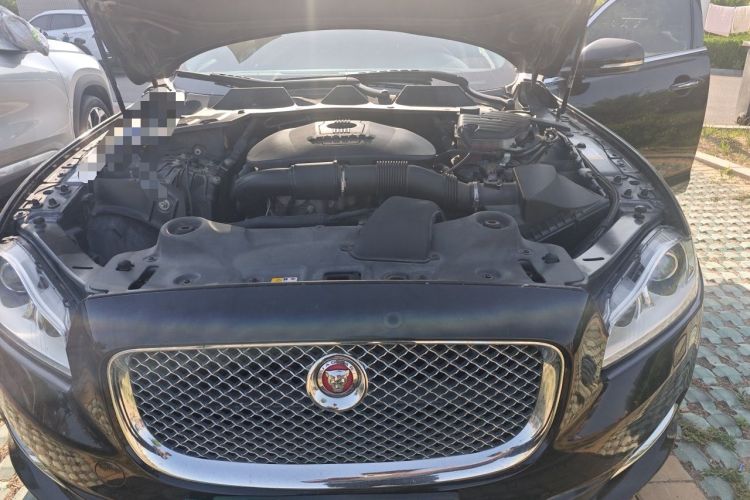 Used Jaguar XJ 2014 XJL 2.0T Two-Wheel-Drive Elegant Business Edition Engine Bay