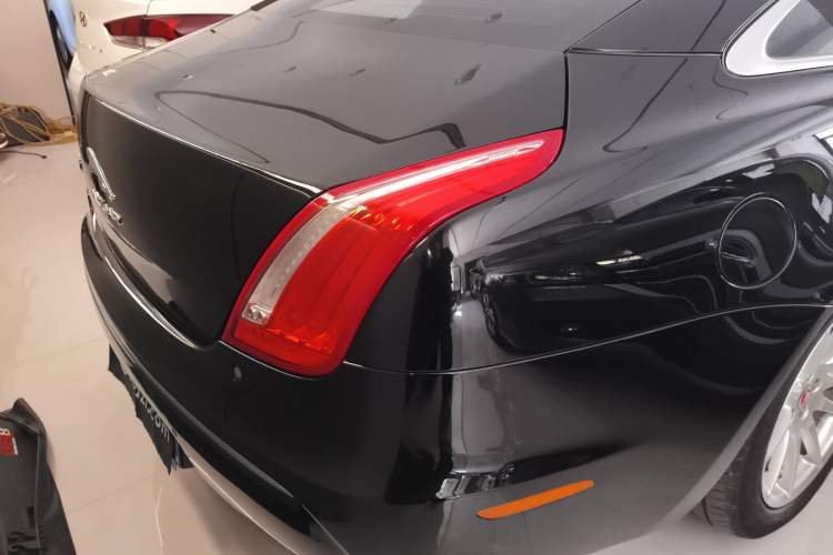 Used Jaguar XJ 2014 XJL 2.0T Two-Wheel-Drive Elegant Business Edition Exterior 3