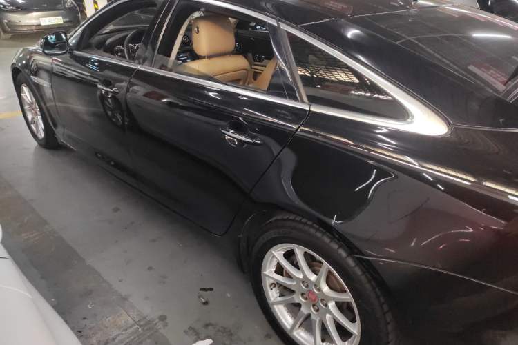 Used Jaguar XJ 2014 XJL 2.0T Two-Wheel-Drive Elegant Business Edition Exterior 3