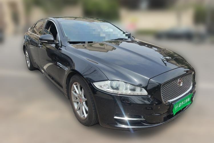 Used Jaguar XJ 2014 XJL 3.0 SC Four-Wheel Drive Panoramic Business Edition Front Right 45 Deg