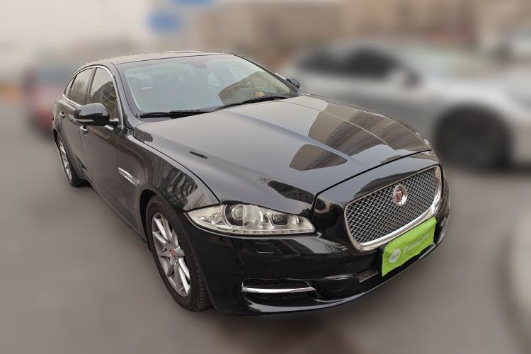 Used Jaguar XJ 2014 XJL 2.0T Two-Wheel-Drive Elegant Business Edition Front Right 45 Deg