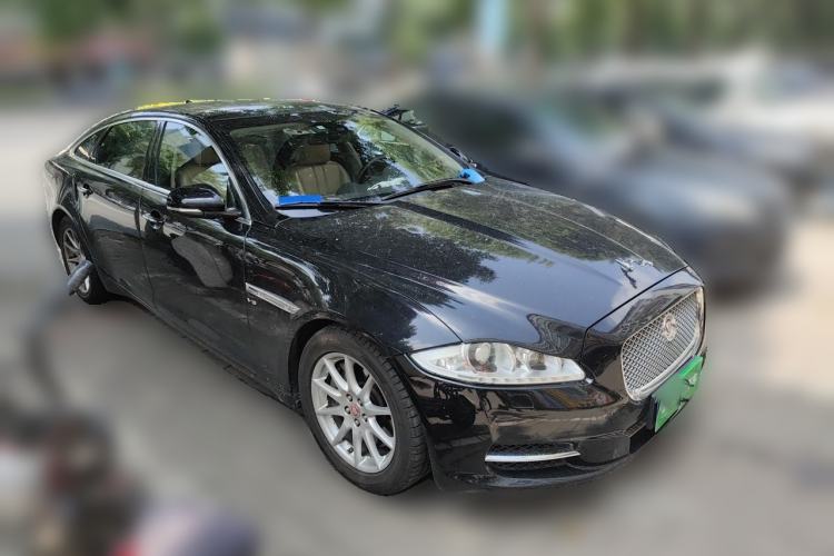 Used Jaguar XJ 2014 XJL 2.0T Two-Wheel Drive Panoramic Business Edition Front Right 45 Deg