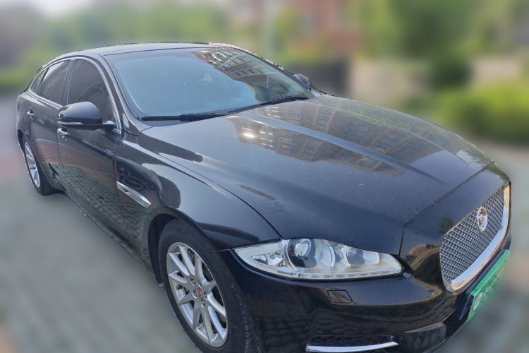Used Jaguar XJ 2014 XJL 2.0T Two-Wheel-Drive Elegant Business Edition Front Right 45 Deg