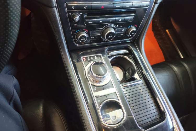 Used Jaguar XJ 2014 XJL 2.0T Two-Wheel-Drive Elegant Business Edition Gear Lever