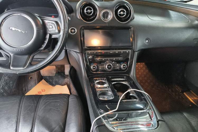 Used Jaguar XJ 2014 XJL 2.0T Two-Wheel-Drive Elegant Business Edition Gear Lever