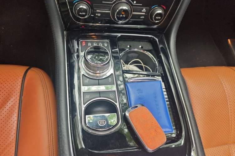 Used Jaguar XJ 2014 XJL 3.0 SC Two-Wheel-Drive Panoramic Business Edition Gear Lever