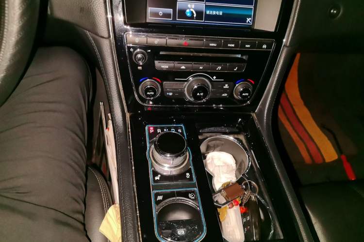 Used Jaguar XJ 2014 XJL 2.0T Two-Wheel-Drive Elegant Business Edition Gear Lever