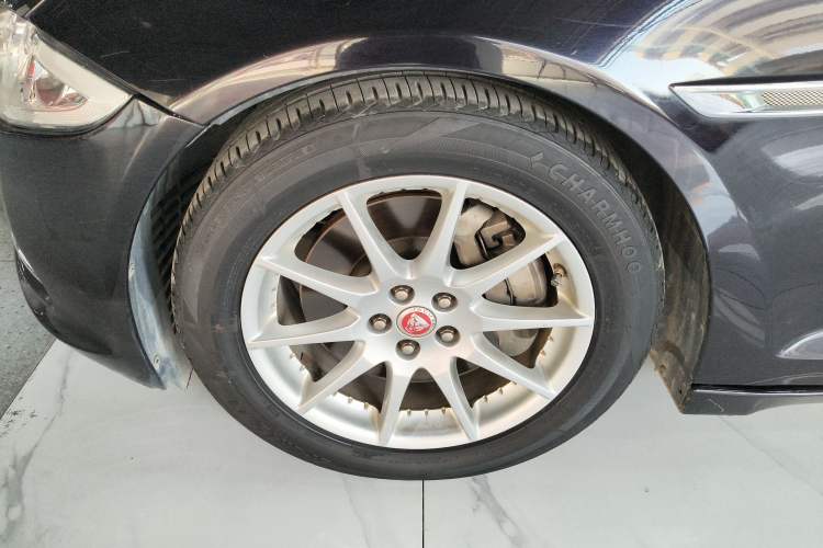Used Jaguar XJ 2014 XJL 2.0T Two-Wheel-Drive Elegant Business Edition Left Front Wheel Hub