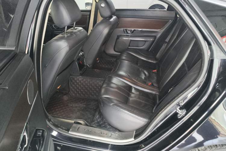 Used Jaguar XJ 2014 XJL 2.0T Two-Wheel-Drive Elegant Business Edition Left Rear Seat
