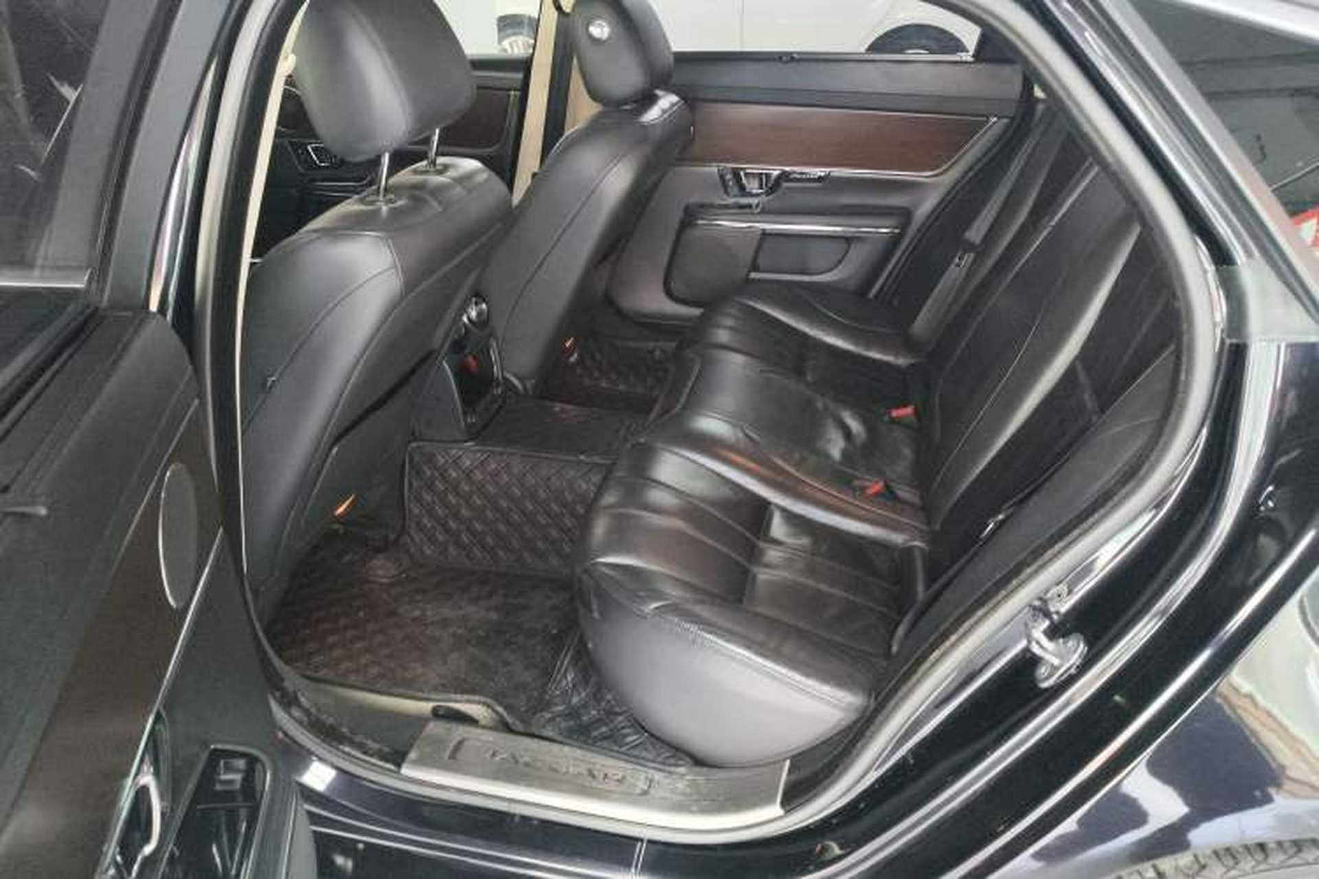 Used Jaguar XJ 2014 XJL 2.0T Two-Wheel-Drive Elegant Business Edition Left Rear Seat
