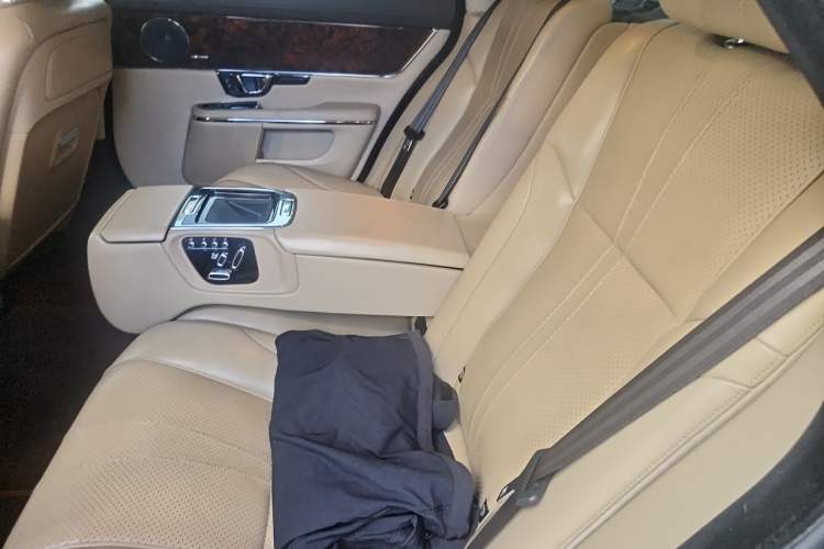 Used Jaguar XJ 2014 XJL 3.0 SC Two-Wheel-Drive Flagship Business Edition Left Rear Seat