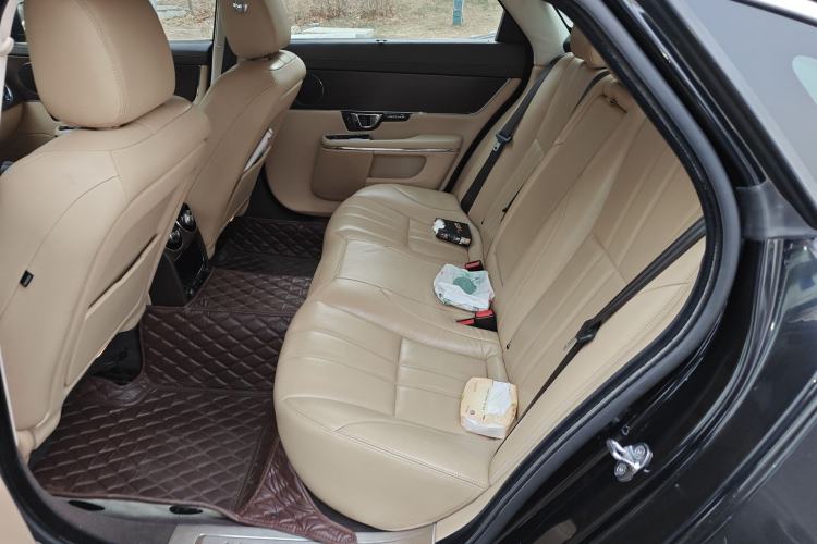 Used Jaguar XJ 2014 XJL 2.0T Two-Wheel-Drive Elegant Business Edition Left Rear Seat