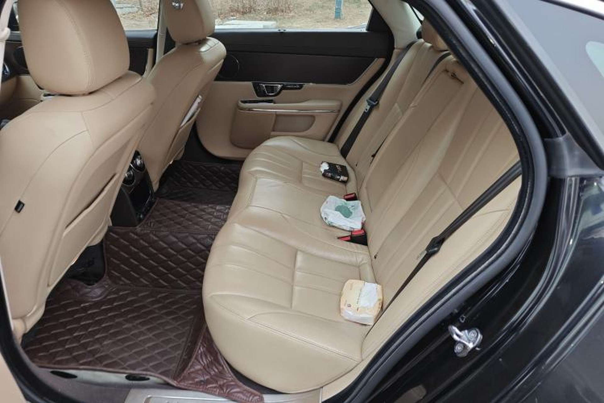 Used Jaguar XJ 2014 XJL 2.0T Two-Wheel-Drive Elegant Business Edition Left Rear Seat