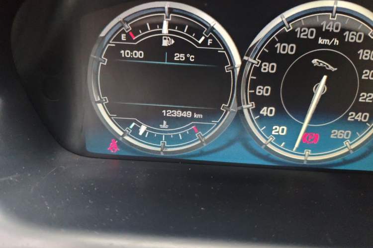 Used Jaguar XJ 2014 XJL 3.0 SC Two-Wheel-Drive Panoramic Business Edition Odometer Close Up