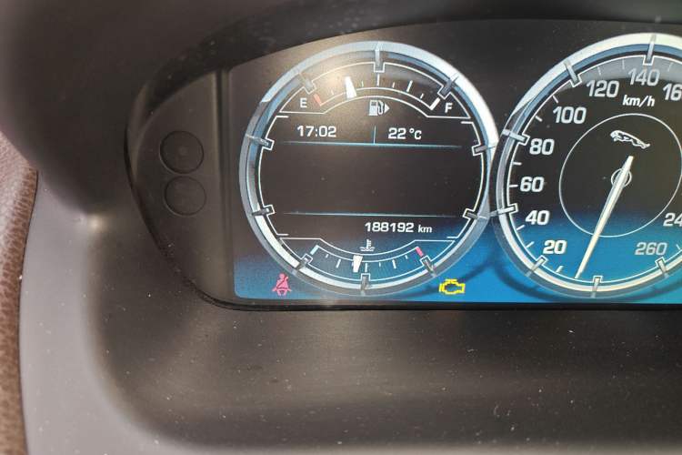 Used Jaguar XJ 2014 XJL 2.0T Two-Wheel-Drive Elegant Business Edition Odometer Close Up