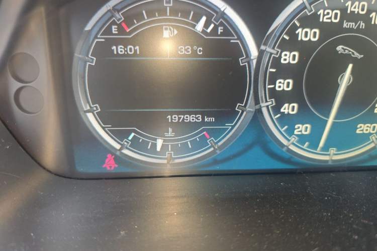 Used Jaguar XJ 2014 XJL 2.0T Two-Wheel-Drive Elegant Business Edition Odometer Close Up