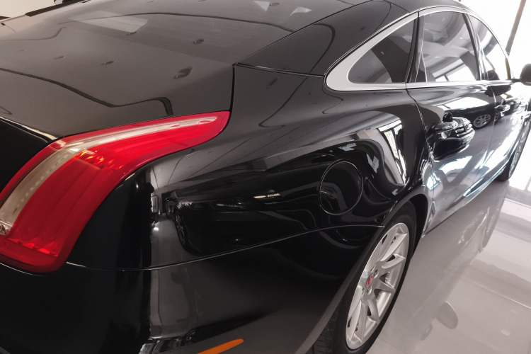 Used Jaguar XJ 2014 XJL 2.0T Two-Wheel-Drive Elegant Business Edition Rear Right 45 Deg