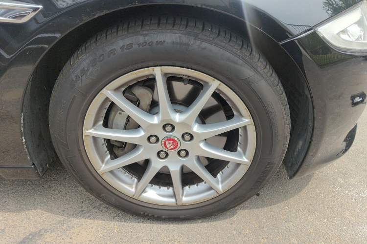 Used Jaguar XJ 2014 XJL 3.0 SC Four-Wheel Drive Panoramic Business Edition Right Front Wheel Hub
