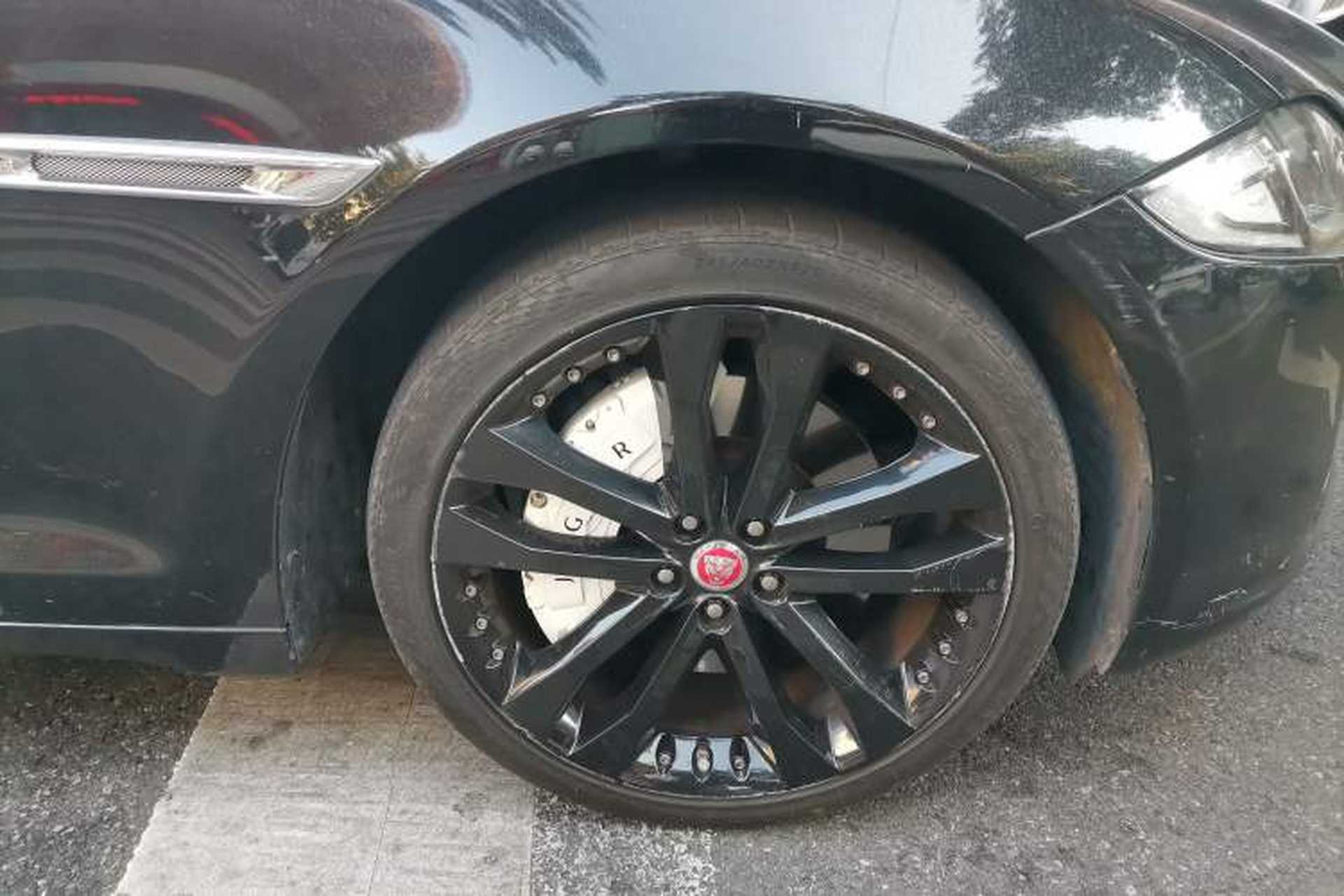 Used Jaguar XJ 2014 XJL 2.0T Two-Wheel-Drive Elegant Business Edition Right Front Wheel Hub