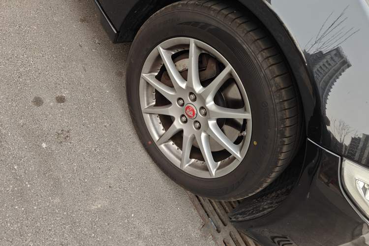 Used Jaguar XJ 2014 XJL 2.0T Two-Wheel-Drive Elegant Business Edition Right Front Wheel Hub