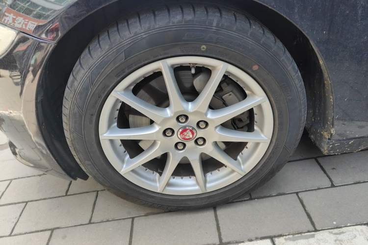 Used Jaguar XJ 2014 XJL 2.0T Two-Wheel Drive Panoramic Business Edition Right Front Wheel Hub