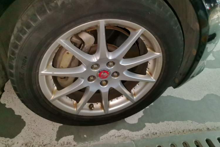 Used Jaguar XJ 2014 XJL 2.0T Two-Wheel-Drive Elegant Business Edition Right Front Wheel Hub